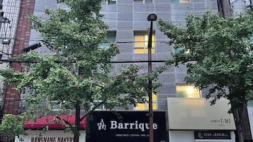 A building with a storefront named 'Barrique' offering drinks and music.