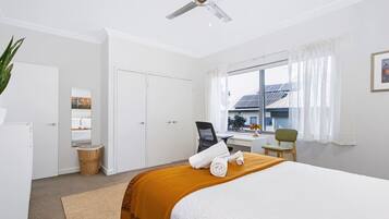 Desk, iron/ironing board, WiFi, bed sheets