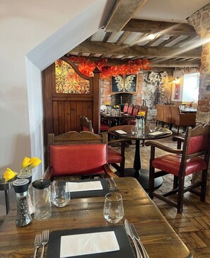 Dining - Wallace Steakhouse with rooms (Usk)