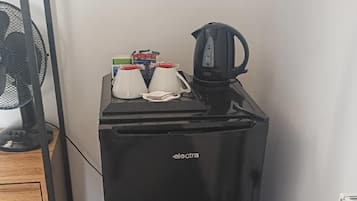 Escritorio y espacio para trabajar con laptop