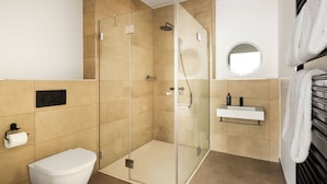 Family Suite with balcony | Bathroom - Limehome Bremen Balgequartier (Bremen)