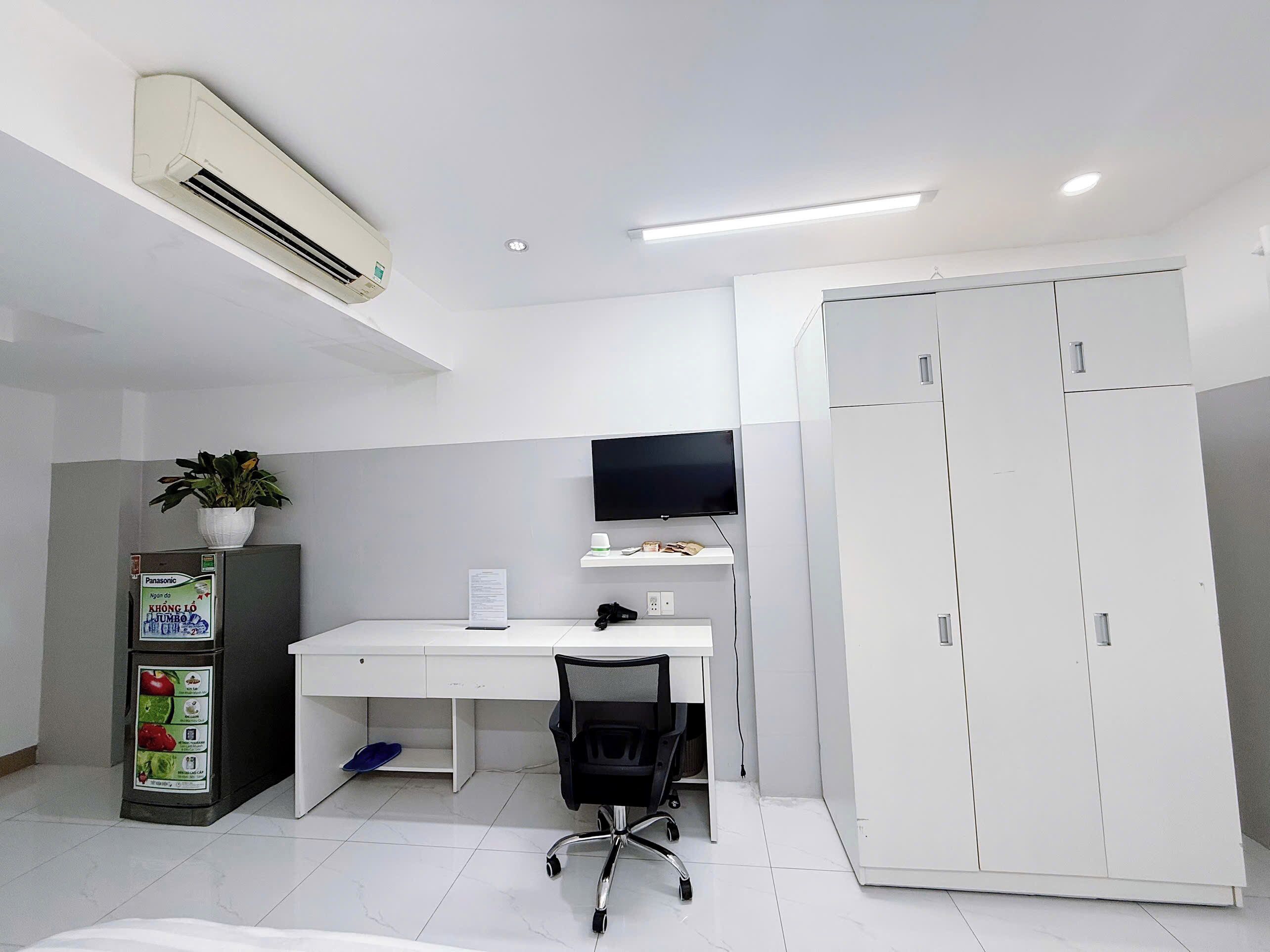 Deluxe Double or Twin Room, City View | Interior