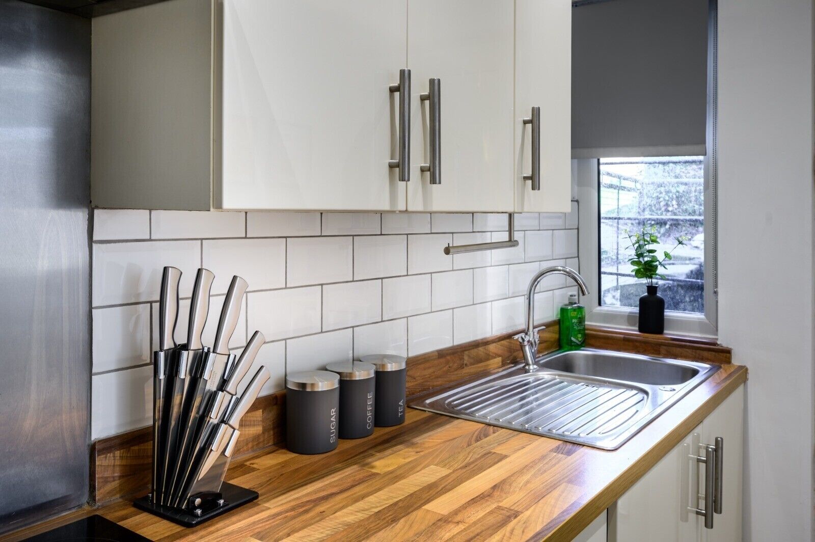 Comfort Apartment, 3 Twin Beds, Non Smoking | Private kitchen | Full-size fridge, oven, dishwasher, cookware/dishes/utensils