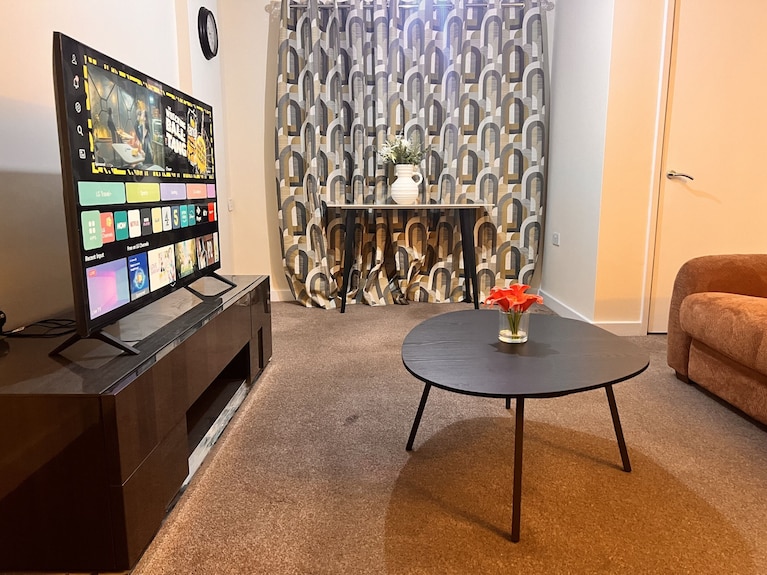 Modern Brockley Flat, Balcony, Sleeps 6 - Bromley