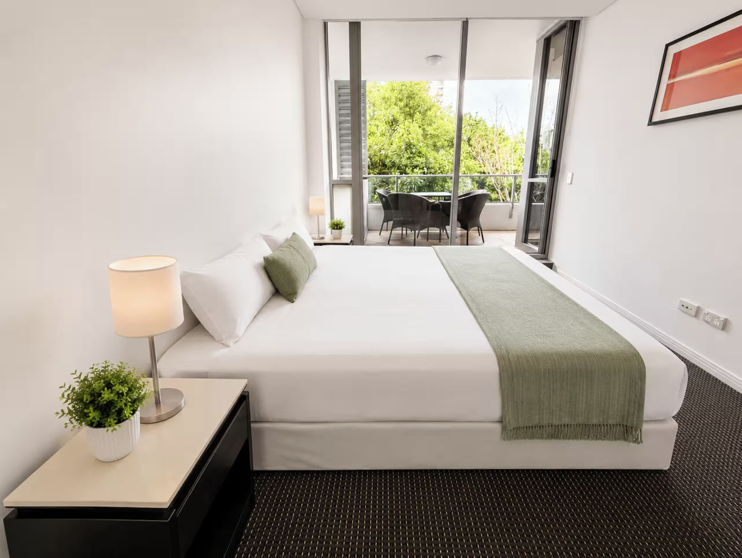 WiFi, bed sheets