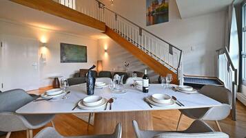 Departamento de lujo, 3 habitaciones, vista a la ciudad | Restaurantes