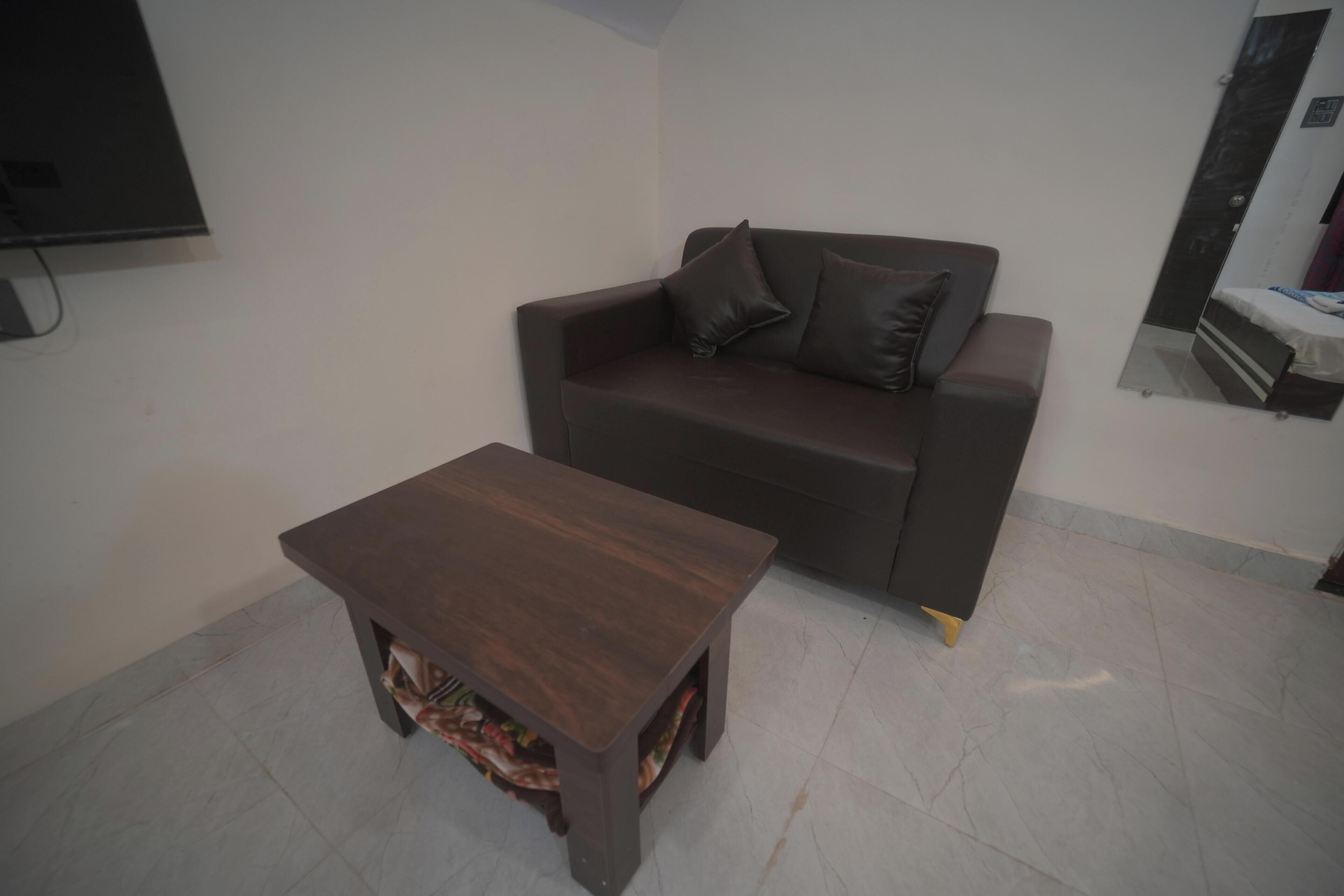 Deluxe Room | Living area