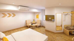 Una habitación de hotel con cama, una zona de estar con sillas, una mesita, un televisor de pantalla plana, un espejo y un perchero.