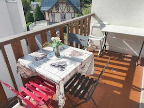 Outdoor dining - Vrbo Property (Brides-les-Bains)