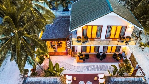 Beachfront Villa - 40 Minutes Speedboat from Male/Airport
