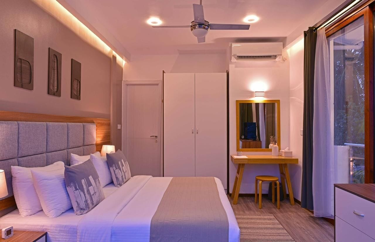 4 bedrooms, iron/ironing board, WiFi (free), bed sheets