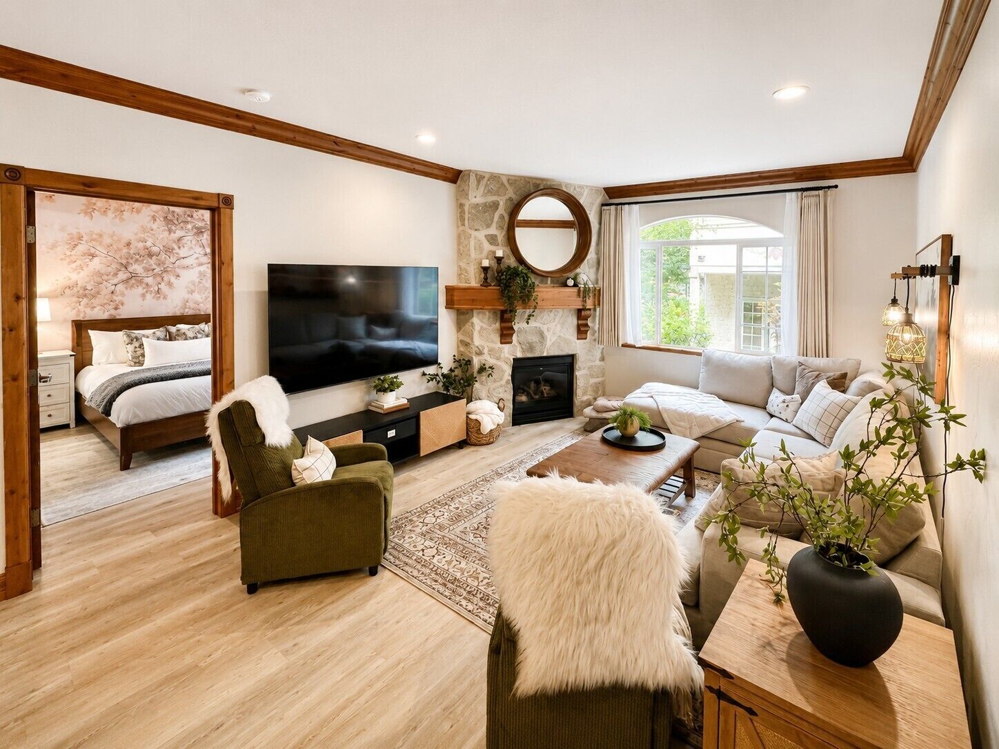 Smart TV, fireplace