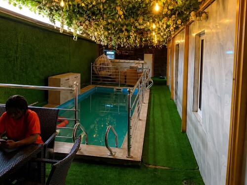 Golden Garden Hotel & Suites