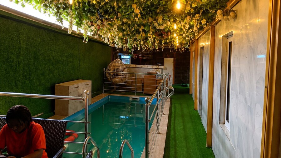 Golden Garden Hotel & Suites