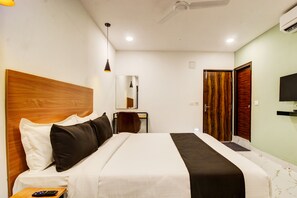 Desk, laptop workspace, iron/ironing board (on request), free WiFi - RCC Hotels Banjara Hills (Hyderabad)