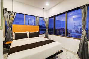 Desk, laptop workspace, iron/ironing board (on request), free WiFi - RCC Hotels Banjara Hills (Hyderabad)