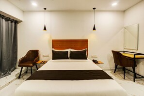 Desk, laptop workspace, iron/ironing board (on request), free WiFi - RCC Hotels Banjara Hills (Hyderabad)