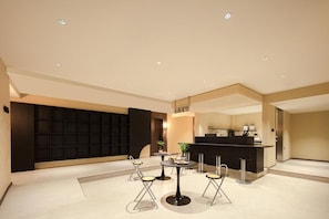 A modern interior with a reception desk, seating area, and a black partition wall. - Mutao Hotel Hubin in 77 (Hang Zhou Shi)