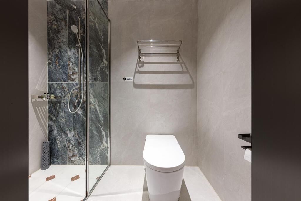 Superior Double Room, City View | Bathroom