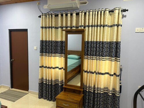Large, Peaceful 5‑Bedroom Home Just Steps from Jaffna Town