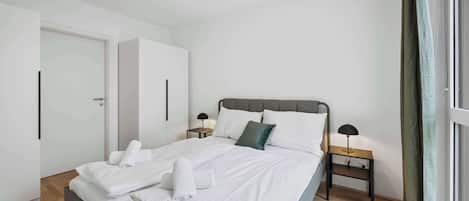 Desk, WiFi, bed sheets