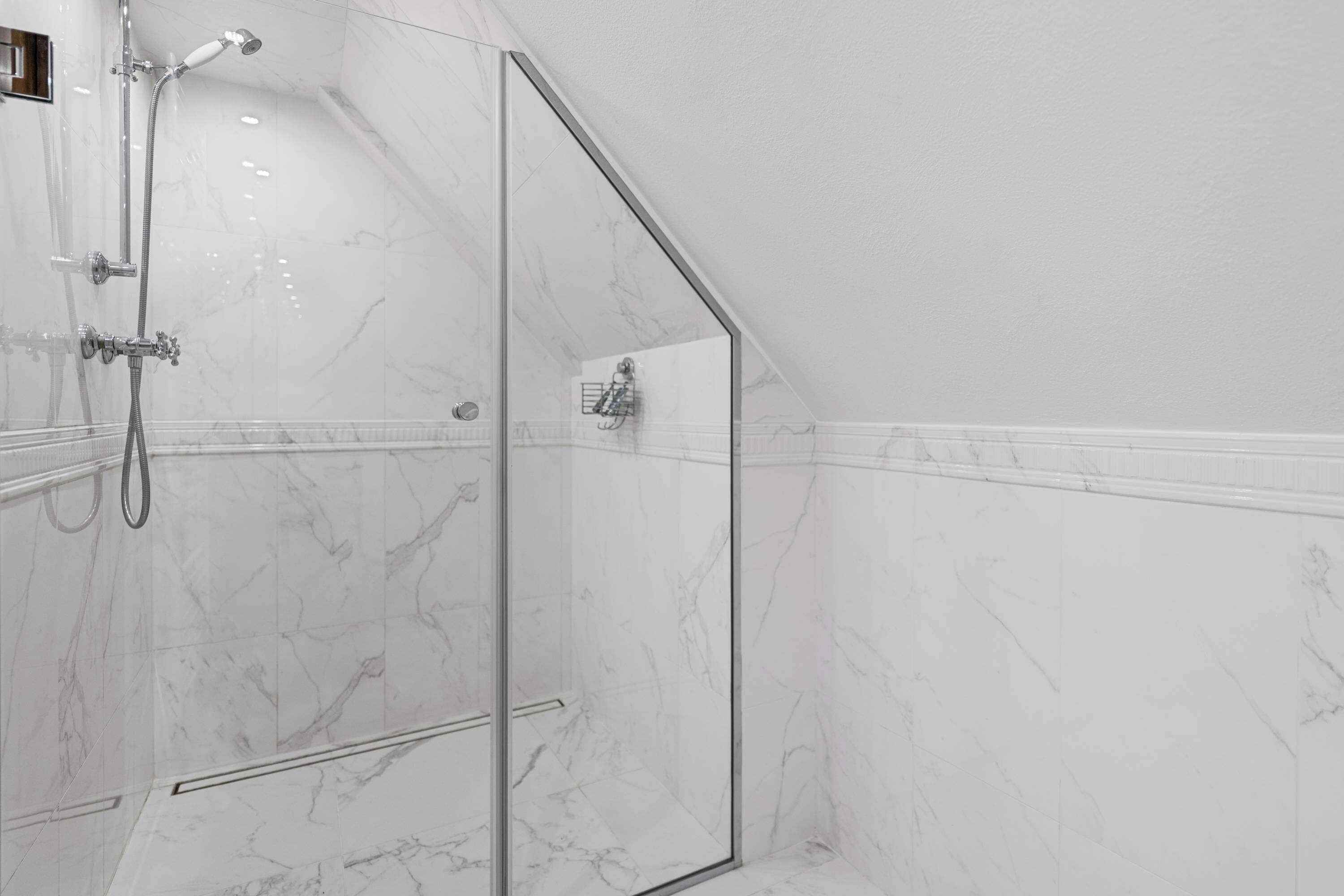 Shower, hair dryer, towels, shampoo