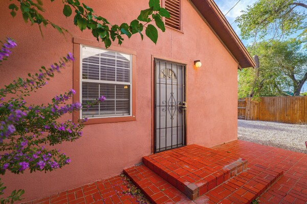 Couples Casita Near Historic Downtown Roswell! - Roswell, NM