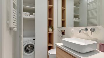 Superior Apartment, Balcony, Courtyard View | Bathroom