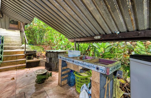 Wooden Cabin with Yoga deck over Creek, Walk to the Beach