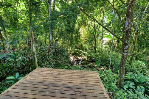 Wooden Cabin with Yoga deck over Creek, Walk to the Beach