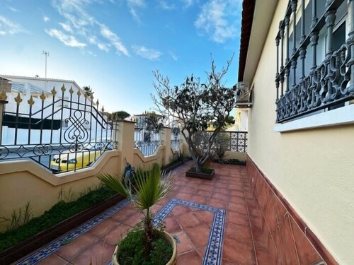 3-Bedroom Villa with Garden, BBQ and Pool, 350 m from the Beach