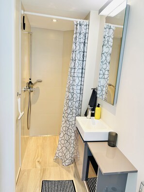 Bathroom - Vrbo Property (Pratteln)