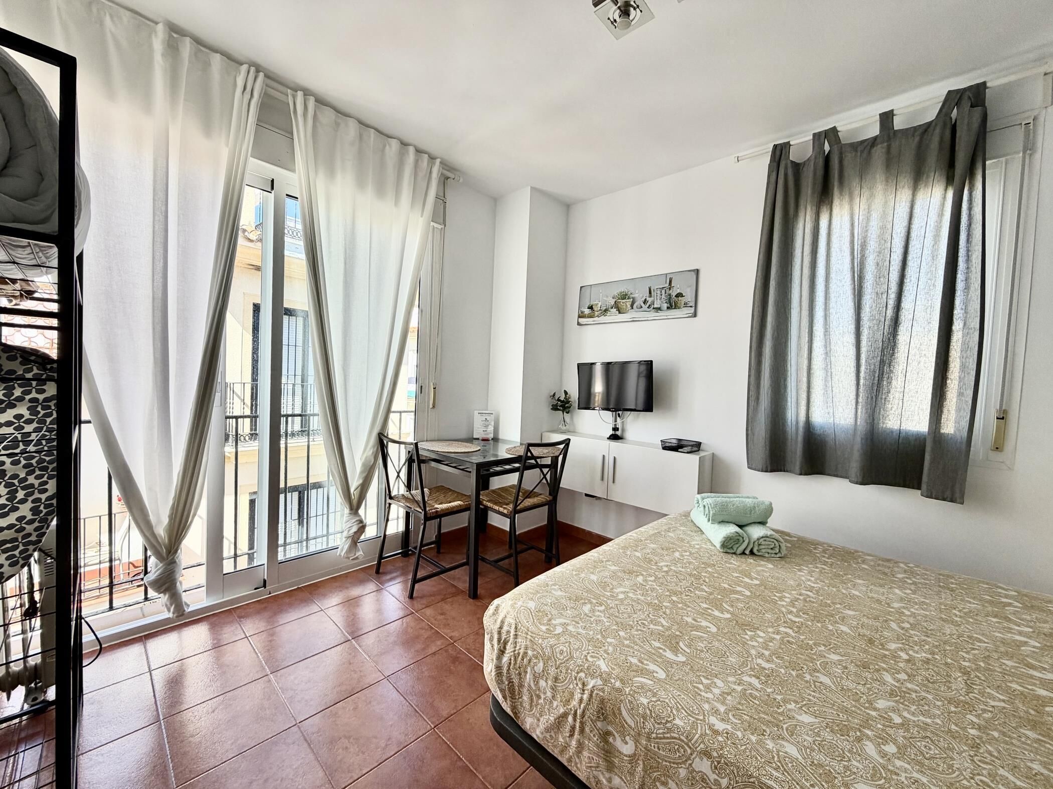 Iron/ironing board, free WiFi, bed sheets