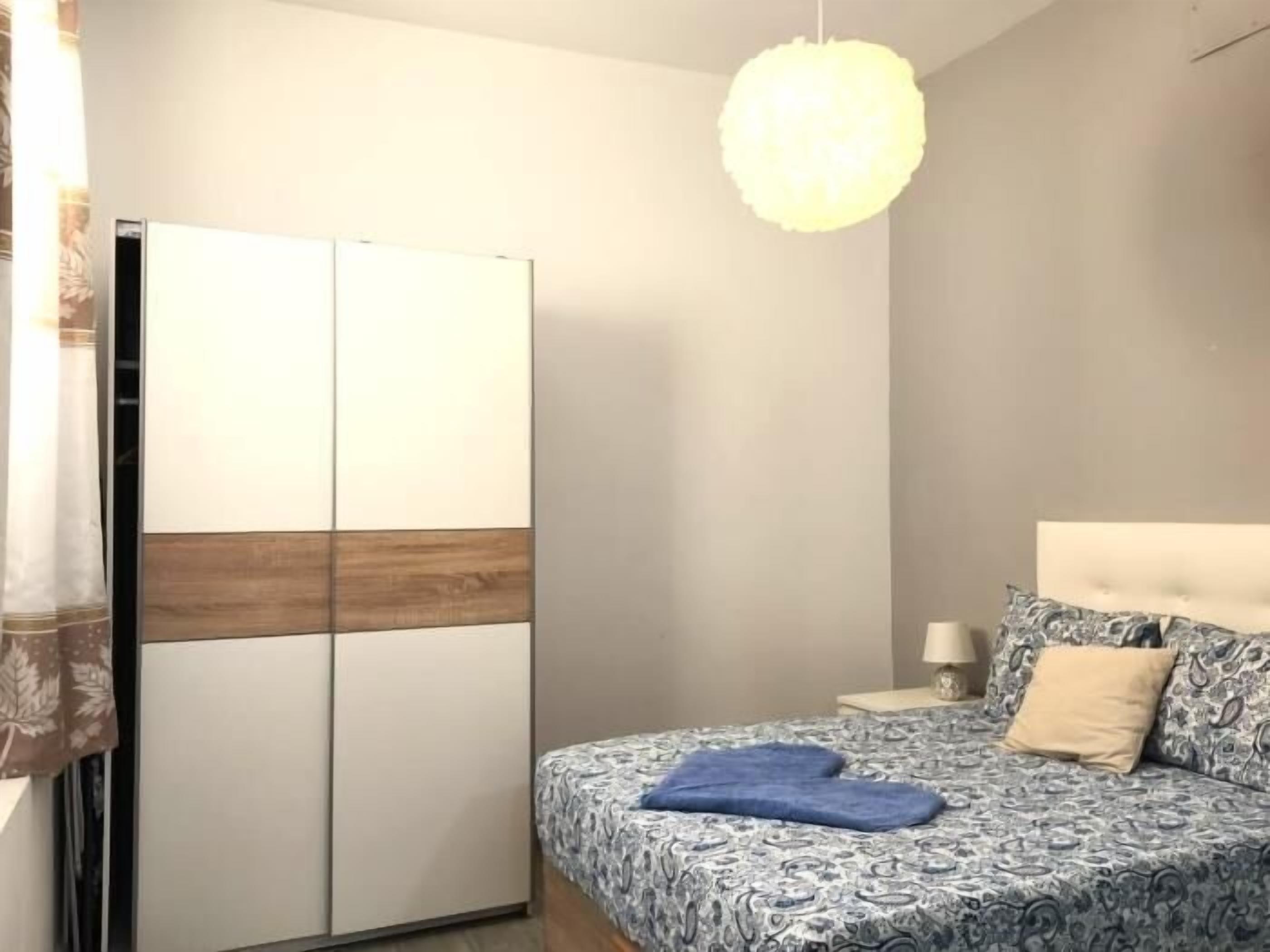 Iron/ironing board, WiFi (free), bed sheets