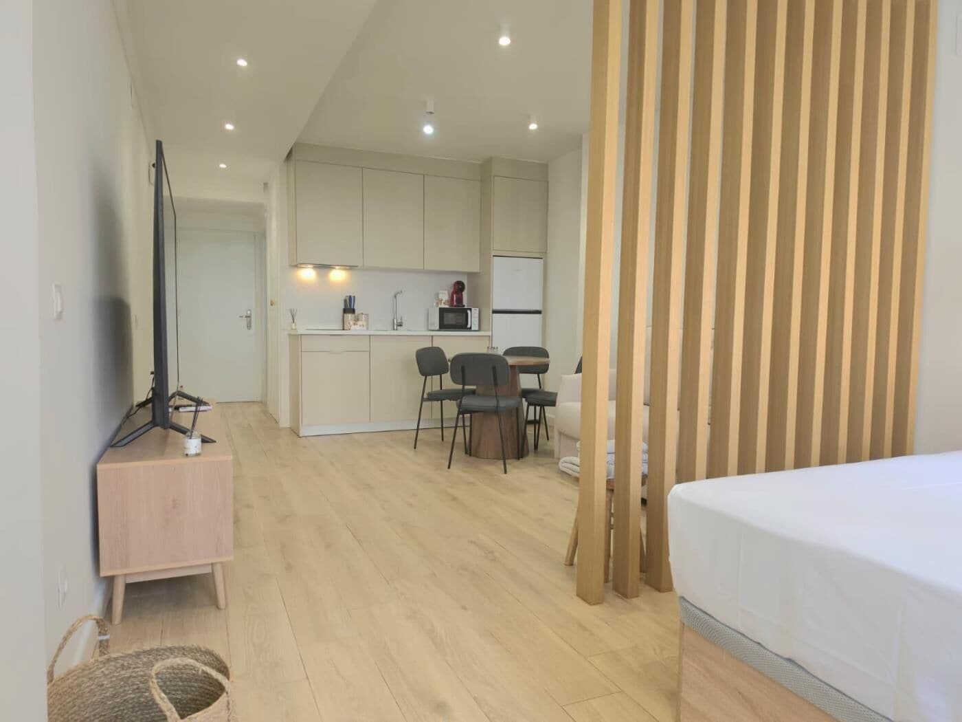 Iron/ironing board, WiFi (free), bed sheets