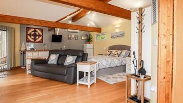 1 bedroom, individually decorated, individually furnished