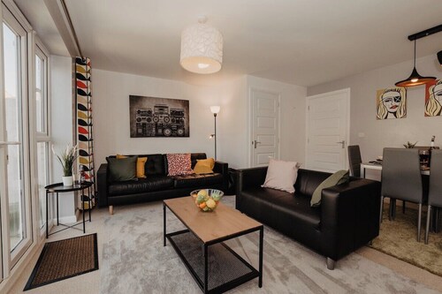 Coyle House sleeps 7 free parking