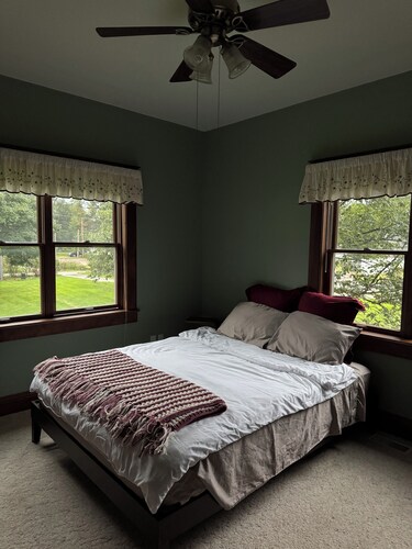 Spacious 5-bedroom house in charming Perry