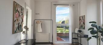 2-Bath, 2 Bedroom, Free Parking – Birkdale
