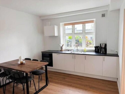 Newly renovated apartment • Close to the subway & downtown