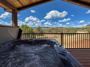 A hot tub on a wooden deck with a view of a mountainous landscape and a clear sky. - The Perch – Brand New Zion Retreat with Hot Tub (Orderville)
