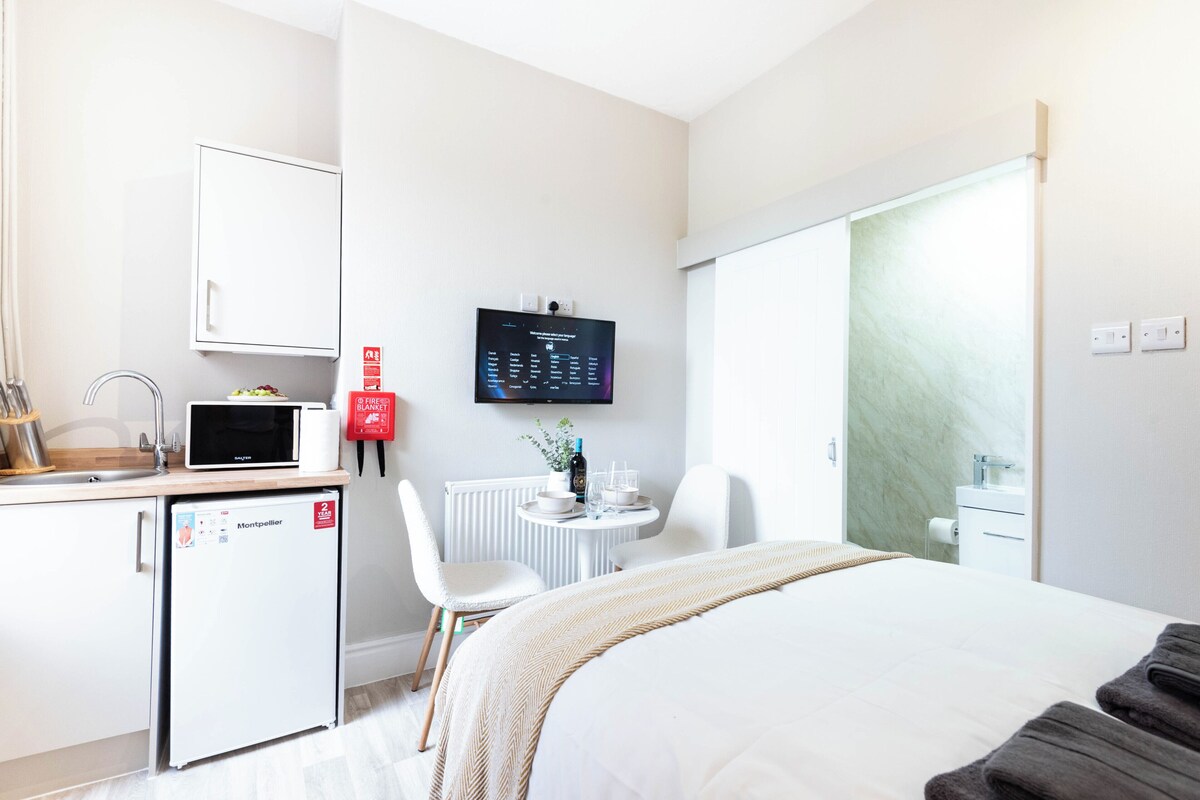Classic Studio | Free WiFi, bed sheets
