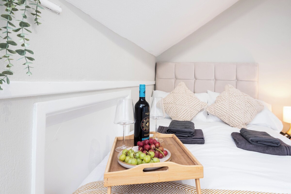 Comfort Studio, 1 Double Bed, Non Smoking | Free WiFi, bed sheets