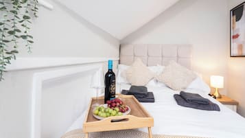 Comfort Studio, 1 Double Bed, Non Smoking | WiFi (free), bed sheets