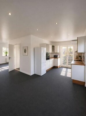 Private kitchen - Large Apartment Near Køge Harbor • View of the Water (Køge)