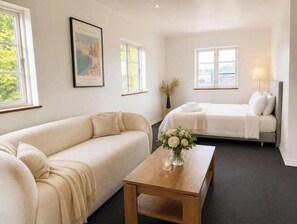 Room - Large Apartment Near Køge Harbor • View of the Water (Køge)