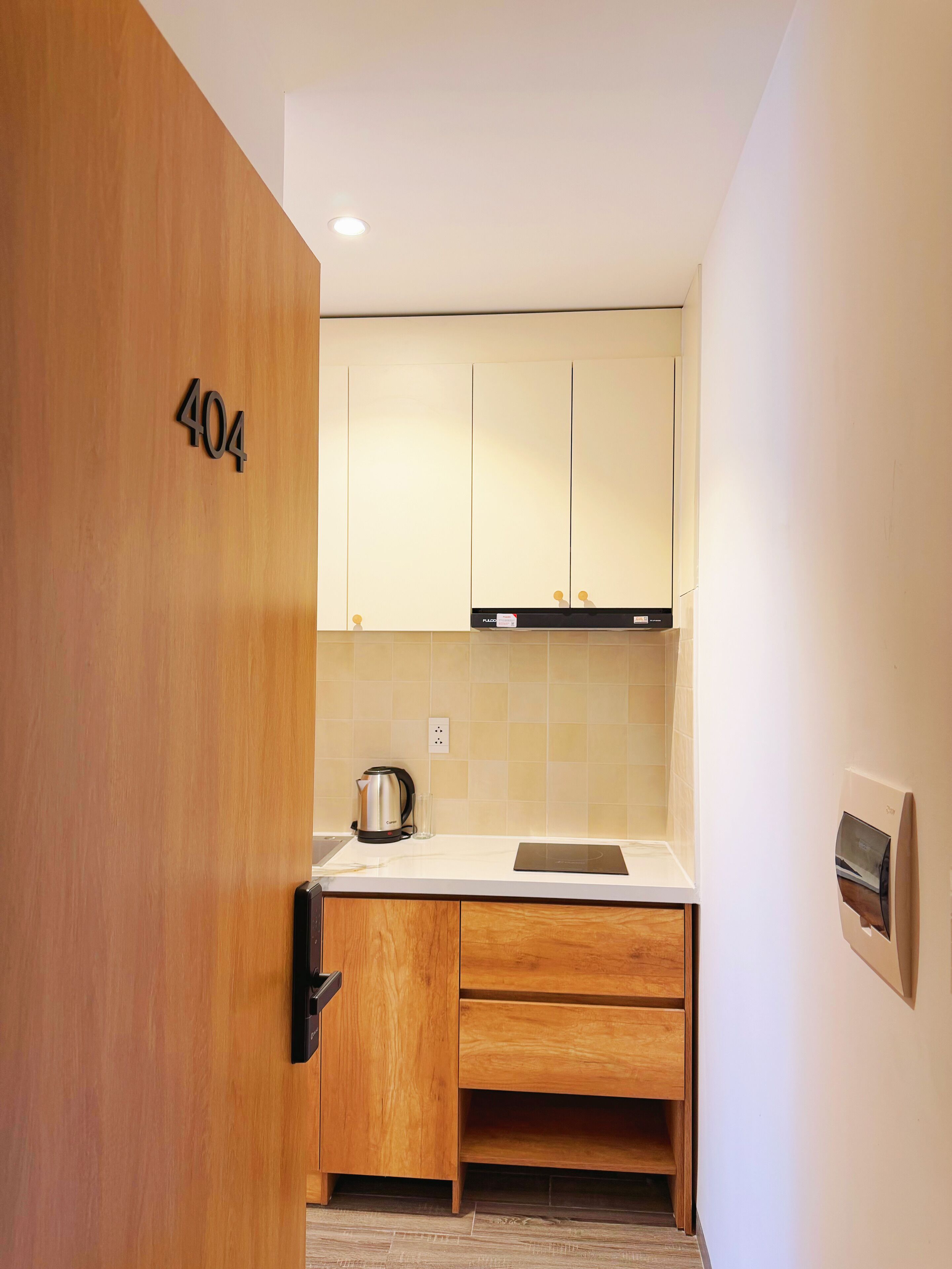 Deluxe Studio, City View | Private kitchen