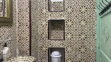 Family Apartment, City View | Bathroom