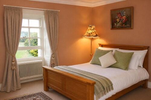South Hill House, Historic Georgian manor with capacity for 52 guests
