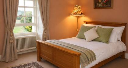 South Hill House, Historic Georgian manor with capacity for 52 guests